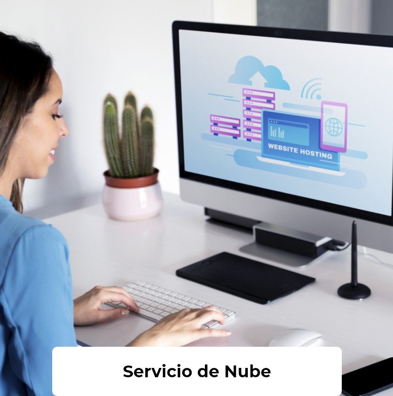 imagen mujer en computador de escritorio