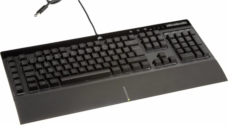 Teclado Gamer Corsair K55 RGB PRO — vista lateral